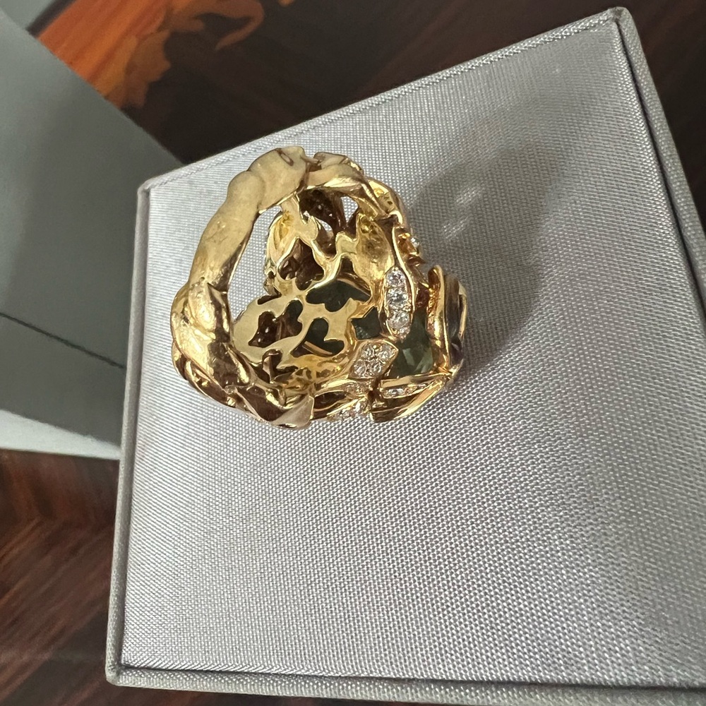 Authentic Christian Dior beautiful ring in size 5.25, in excellent condition - Picture 12 of 15